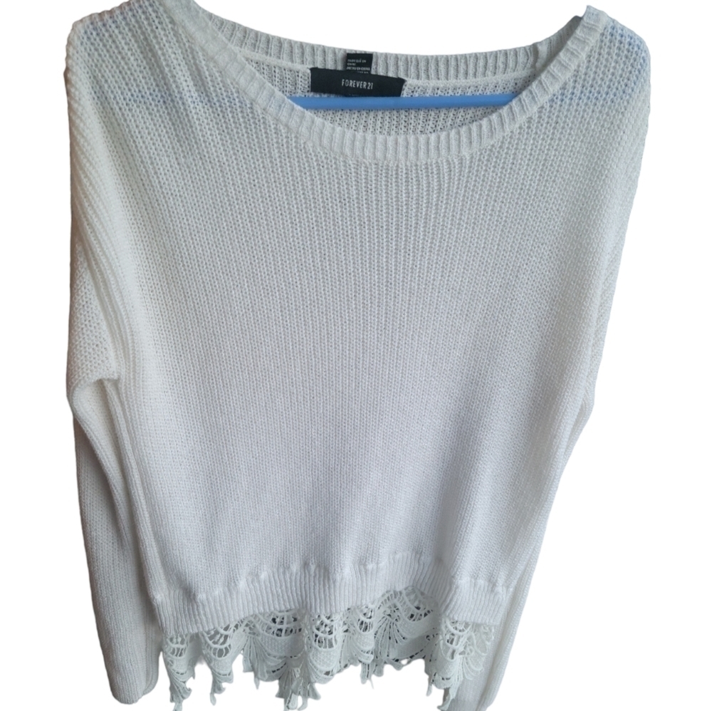 Forever 21 white sweater with lace trim suze Medium